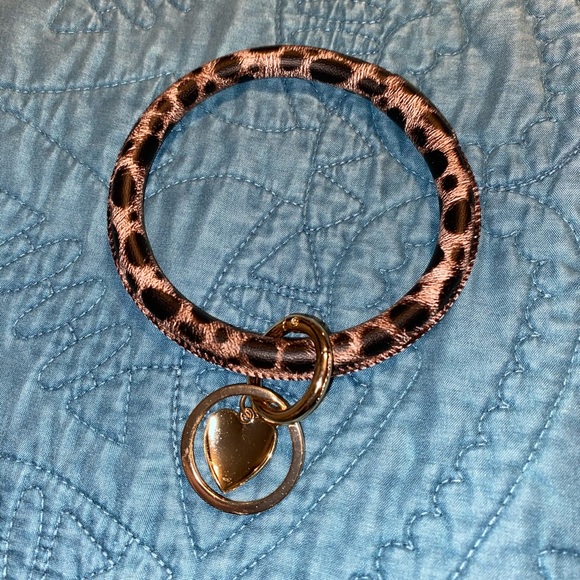 Leopard Bangle Bracelet Keyring - Picture 5 of 12